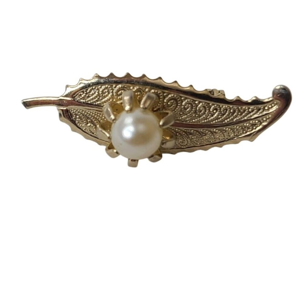 Vintage Gold Tone Intricate Leaf Brooch Label Pin With Single Faux Pearl Accent
